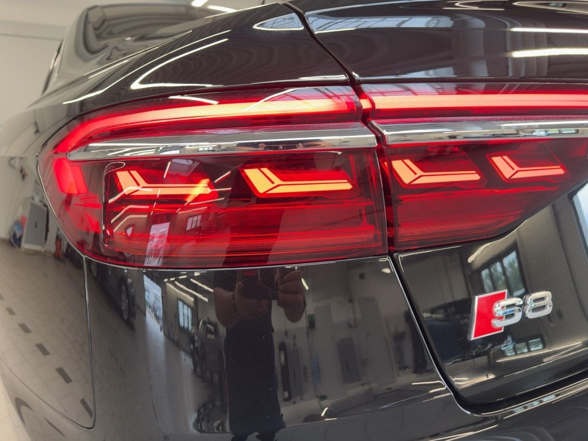 Audi S8 - Bild 17