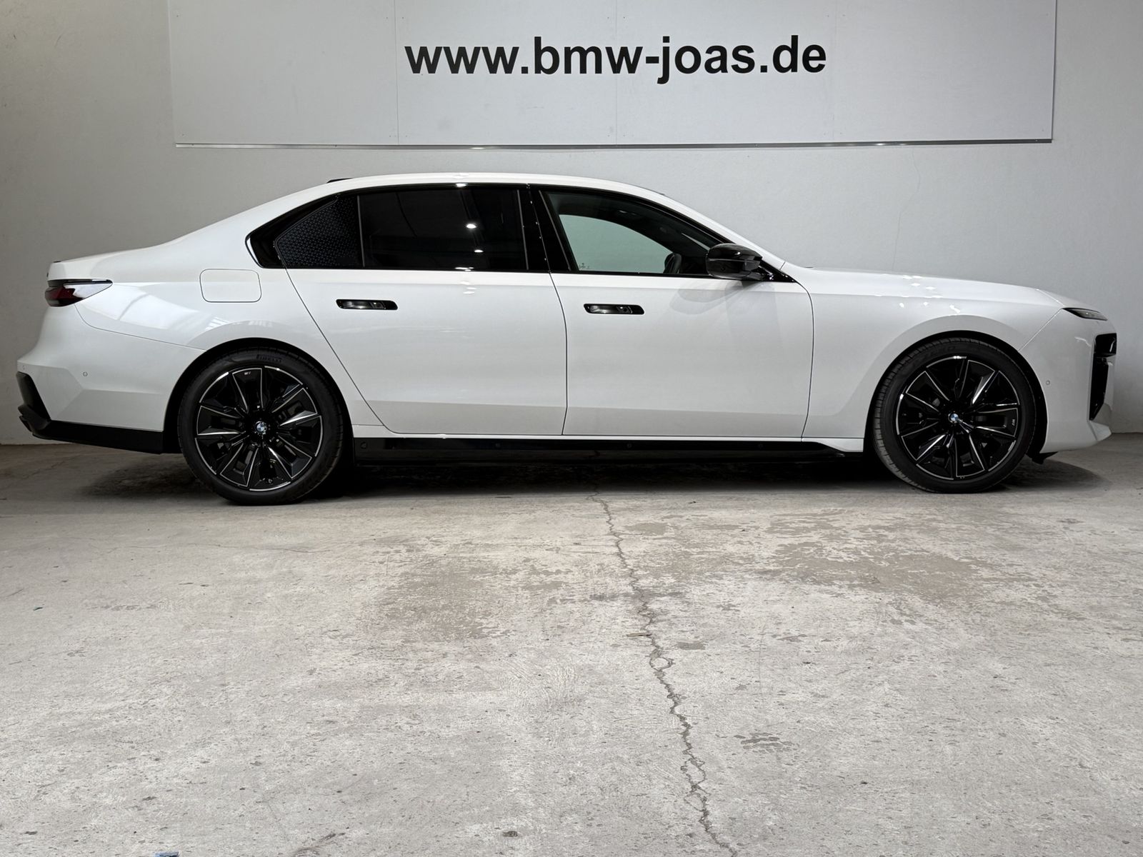 Fahrzeugabbildung BMW M760e xDrive Lounge Seating Sky Lounge M Perform