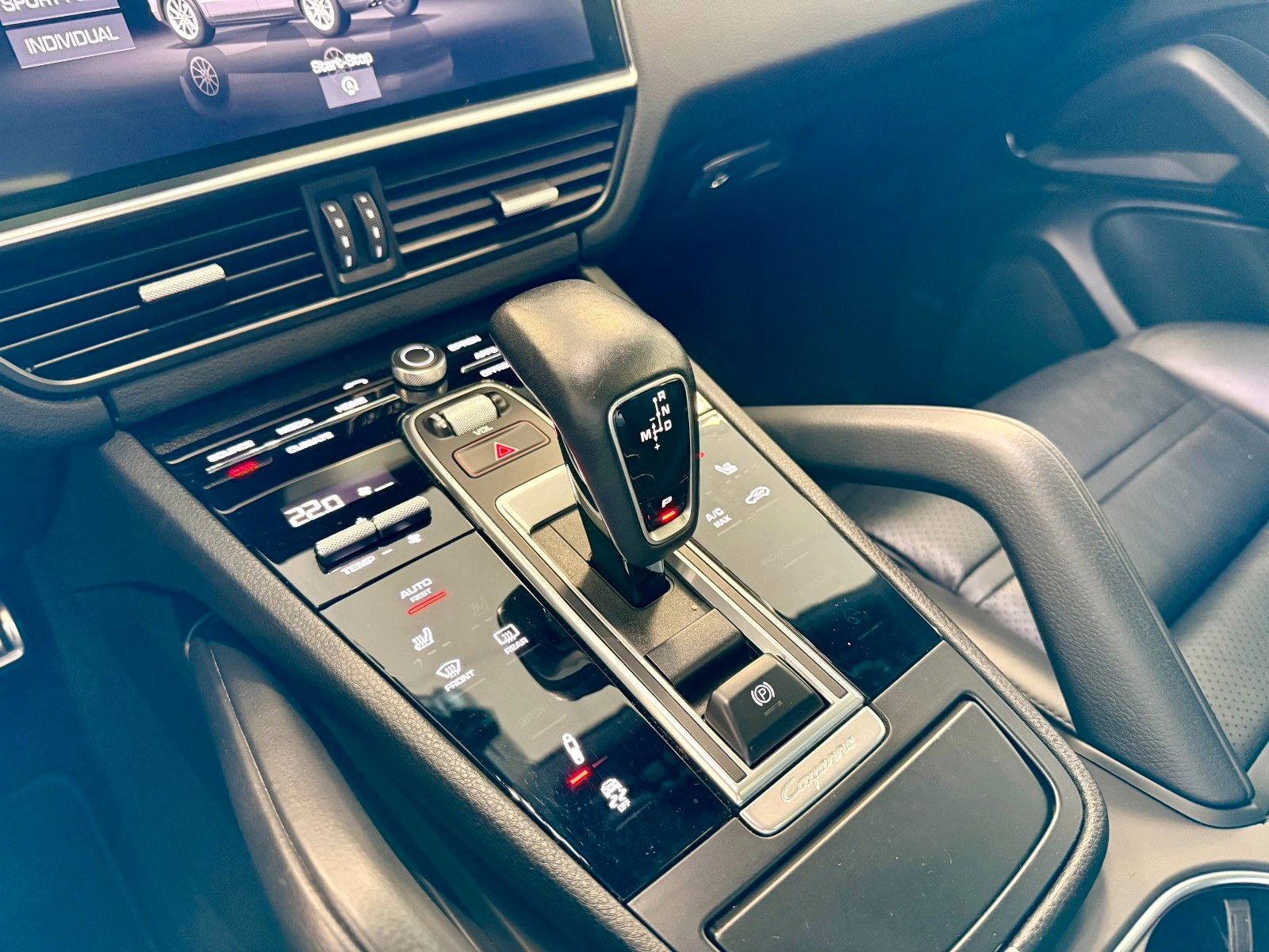 Fahrzeugabbildung Porsche Cayenne S Luftfederung/Panorama/ACC/SportChrono