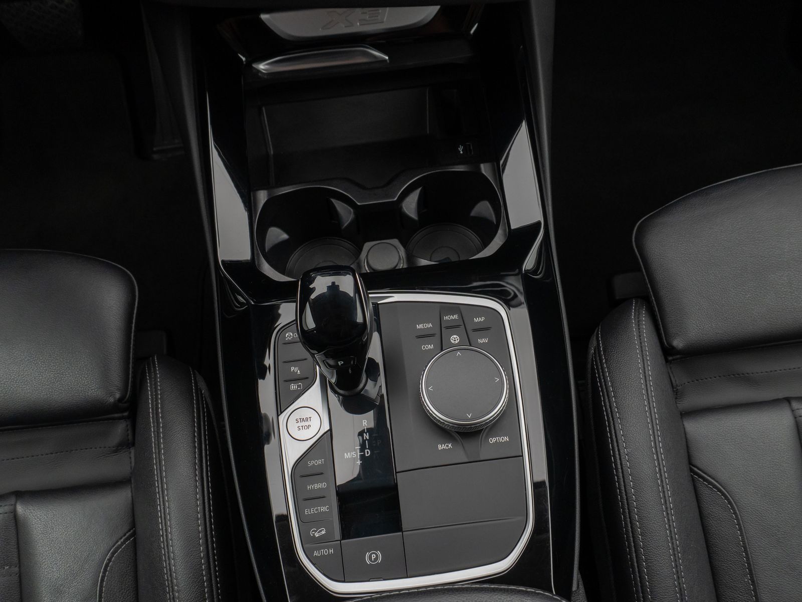 Fahrzeugabbildung BMW X3 xD30e Kamera HUD DAB Lenkrhzg Alarm AHK Sport
