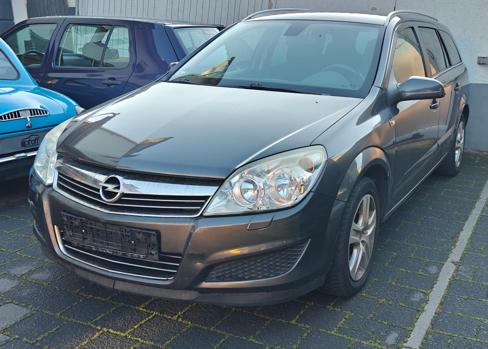 Opel Astra 2009 — вигляд ззаду