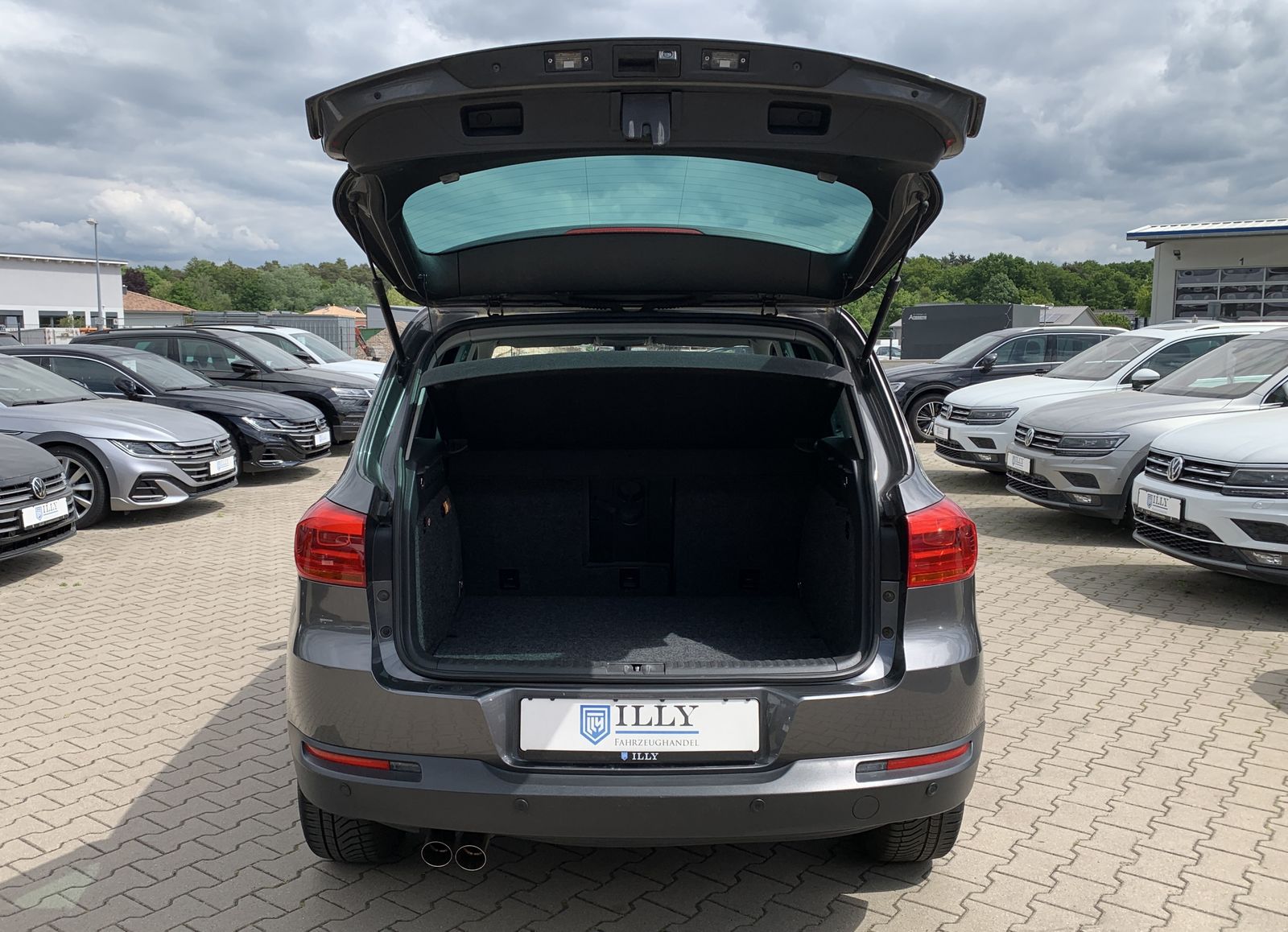 Fahrzeugabbildung Volkswagen Tiguan 1.4 TSI*Sport*AHK*STHZ*Tempomat*SHZ*