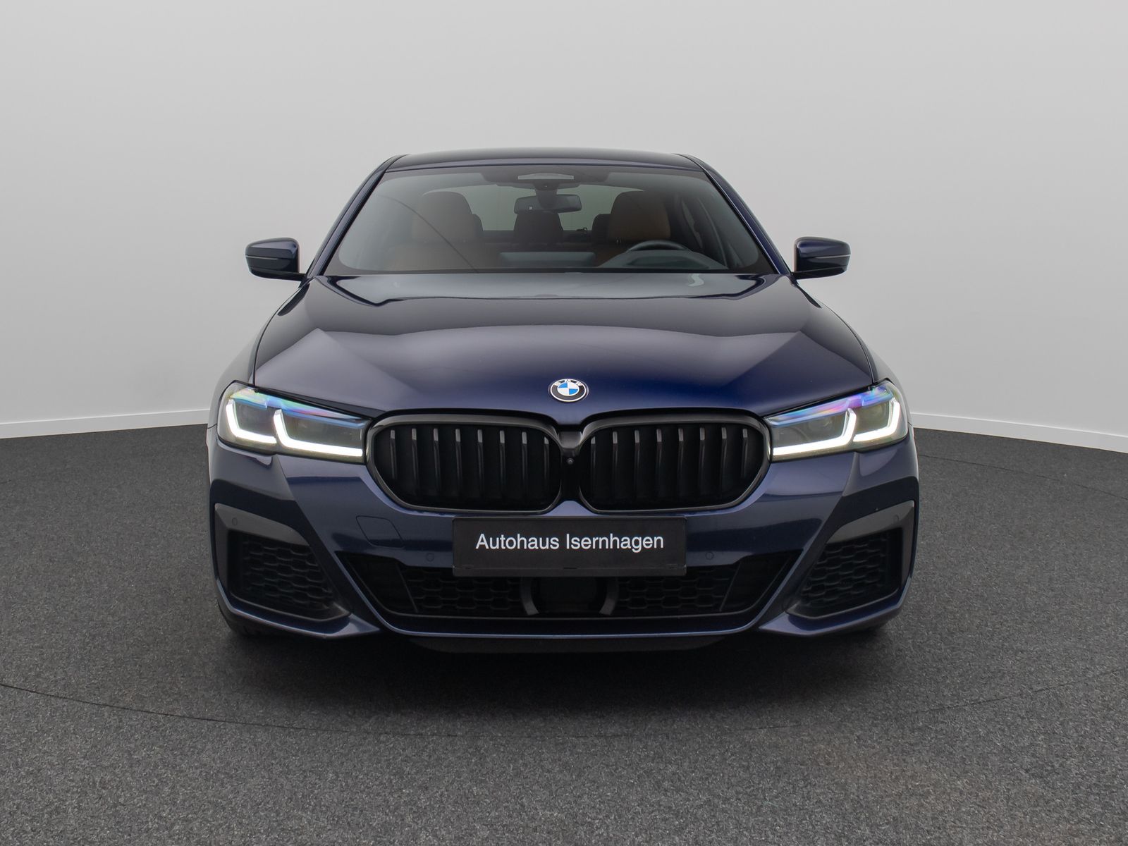 Fahrzeugabbildung BMW M550i xD B&W Laser 360°HUD DAB Komfort 20Zoll