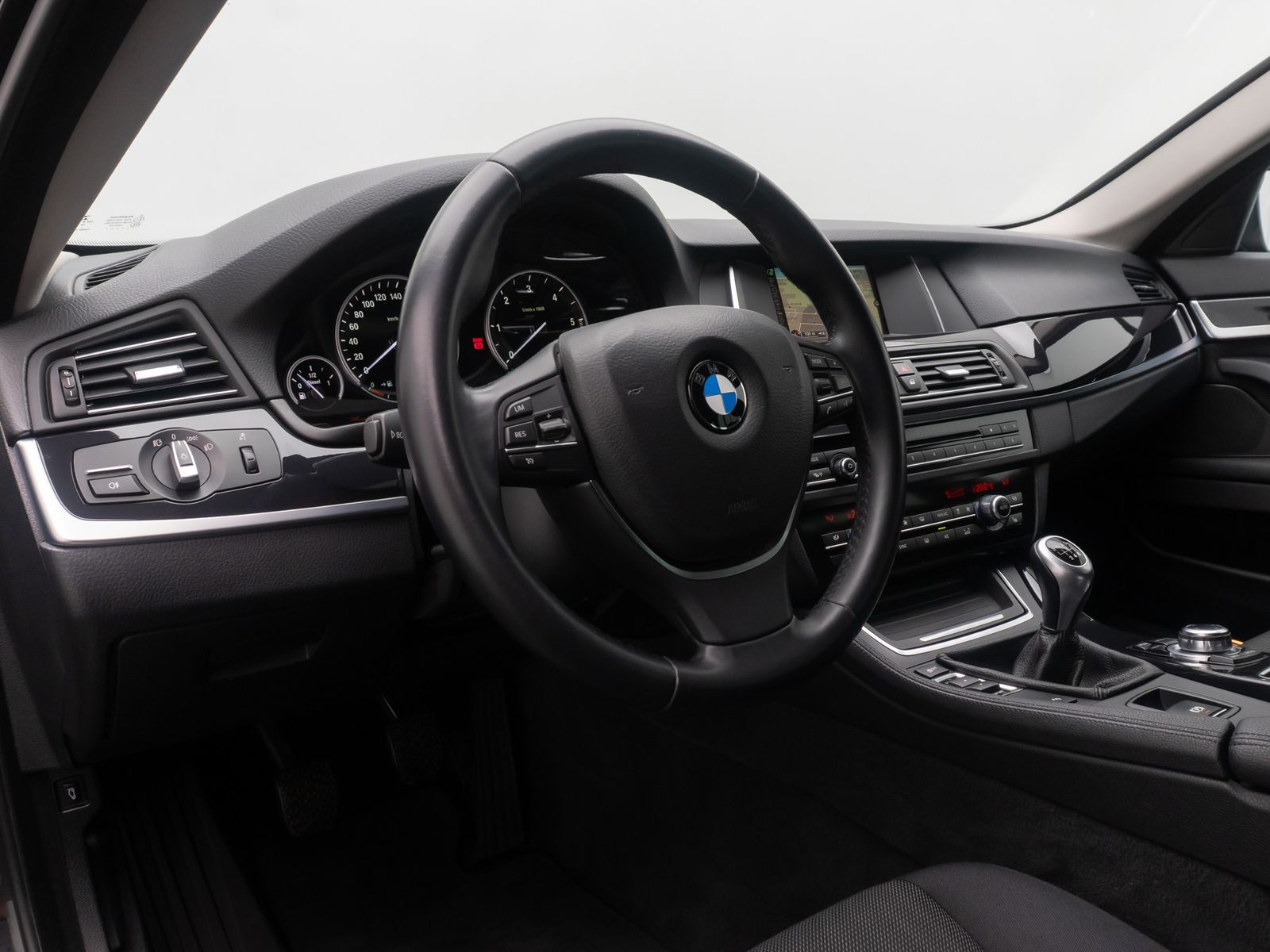 Fahrzeugabbildung BMW 520d GeschwindigReg PDC HiFi NaviBusiness Lordos