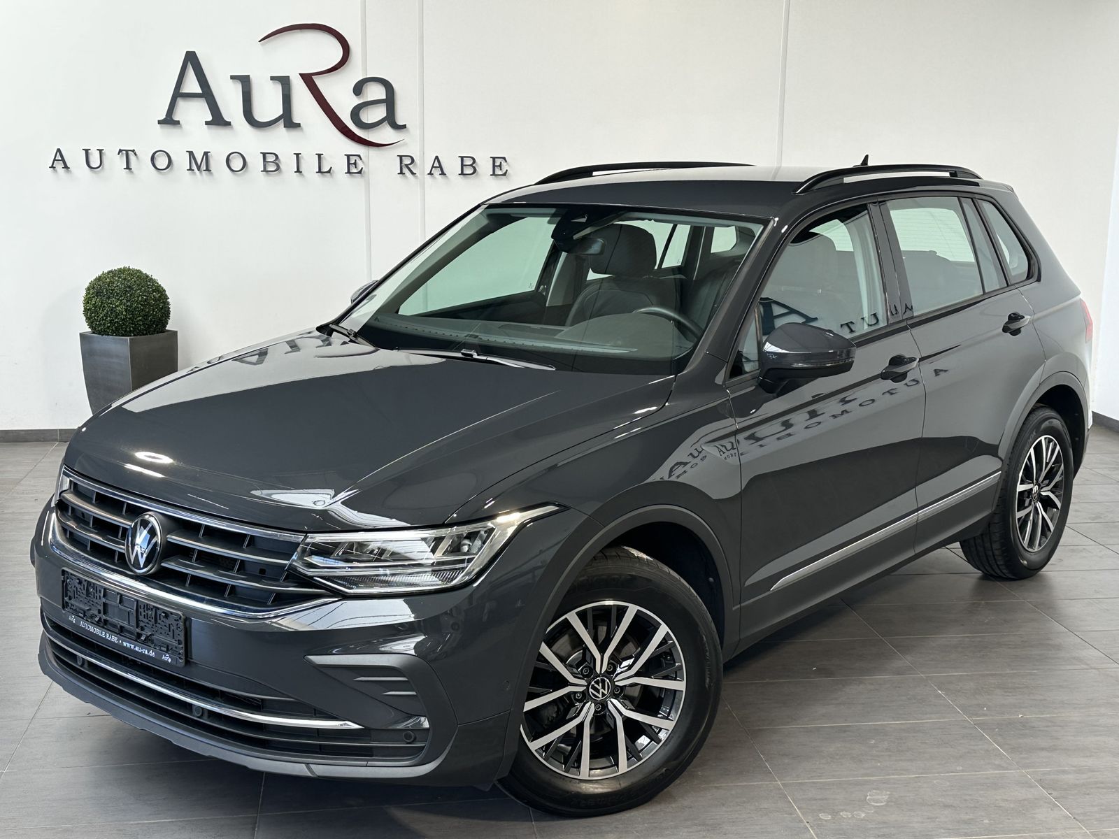 Fahrzeugabbildung Volkswagen Tiguan 2.0 TDI DSG Life NAV+LED+AHK+VCOCK+KAMERA