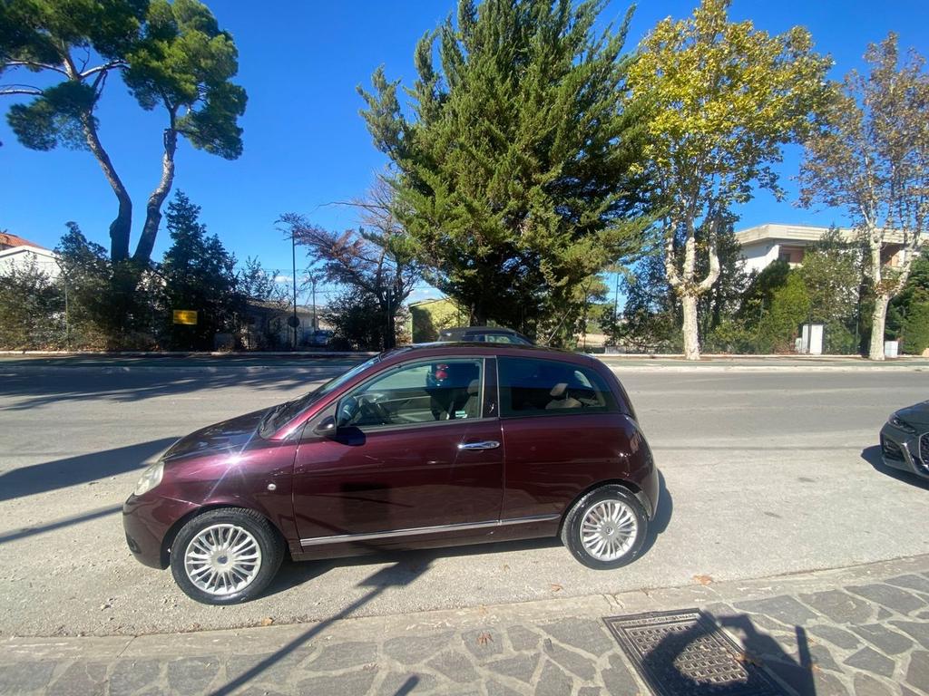 Lancia Ypsilon 1.3 MJT 75 CV Modamilano