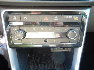 Bild 7 VW T-Cross 1.0 TSI Active 110PS PDC RFK GJR LED SML