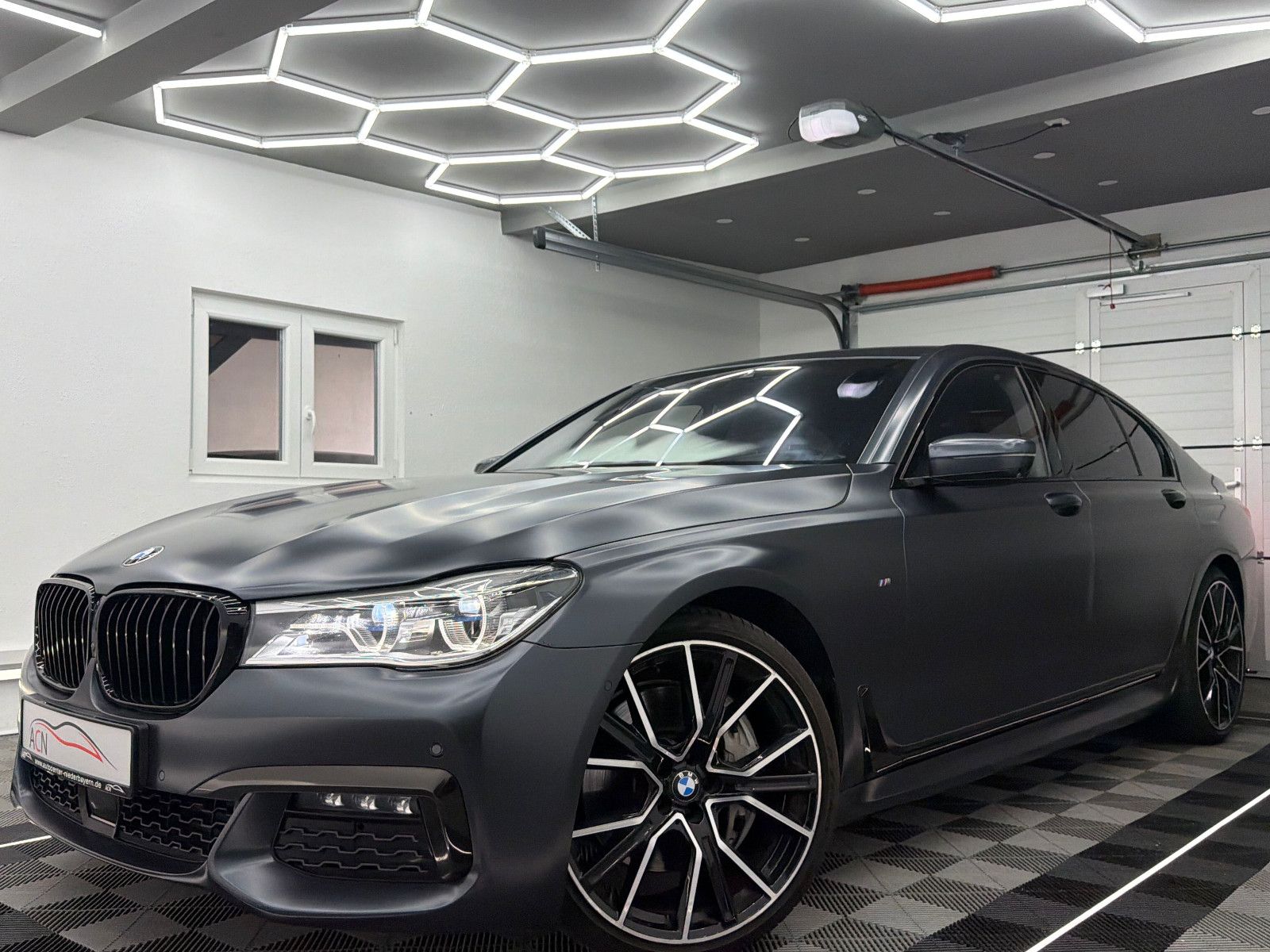 Fahrzeugabbildung BMW 750 d xDrive M SPORT/LASER/EXECUTIVE PRO/FROZEN