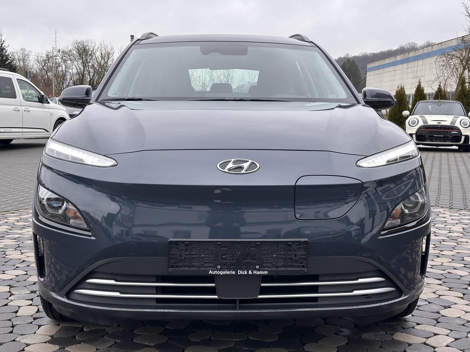Hyundai Kona Elektro Select ACC SHZ LHZ CAM W-GARANTIE