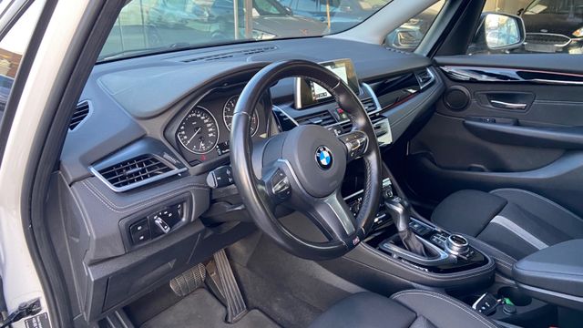 Fahrzeugabbildung BMW 218 2 Active Tourer 218 i Sport Line , NAVI, PDC