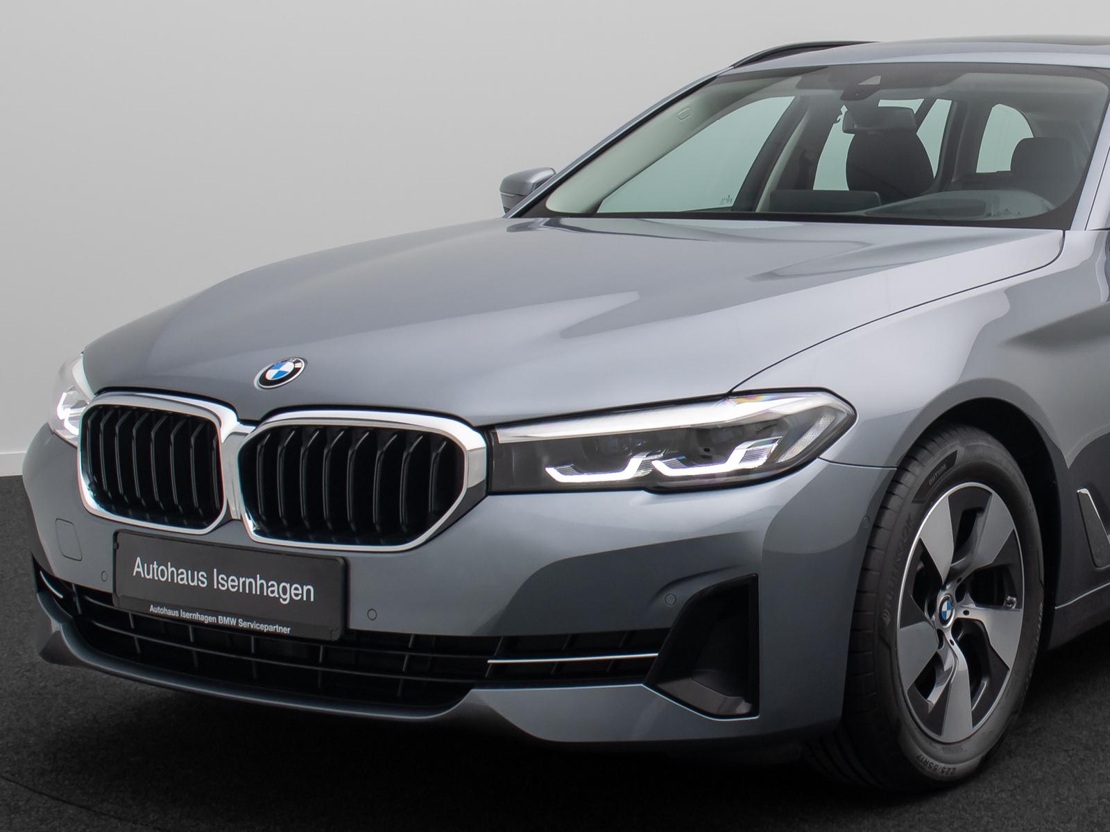BMW 520d Kamera HUD Alarm Panorama DAB Leder Sport