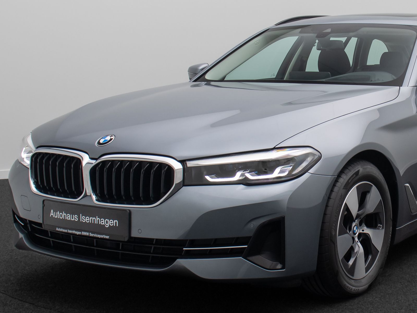 Fahrzeugabbildung BMW 520d Kamera HUD Alarm Panorama DAB Leder Sport