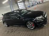 Mercedes-Benz A 45 AMG 4MATIC AMG, Aerodynamik Paket - schwarze Mercedes-Benz A 45 AMG