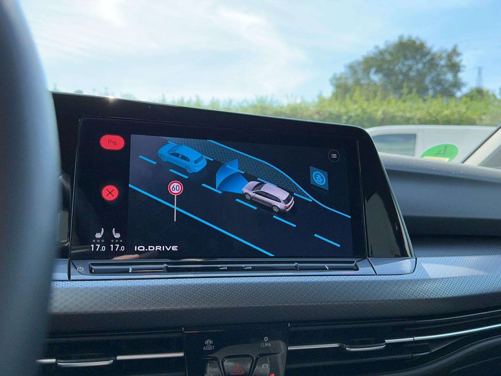 Fahrzeugabbildung Volkswagen Golf VIII Variant eTSI Active DSG NAVI LED AppCo