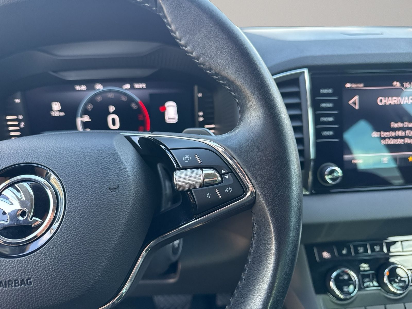 Karoq 1.5 TSI Style, Family, AHK, ACC, LED, DSG