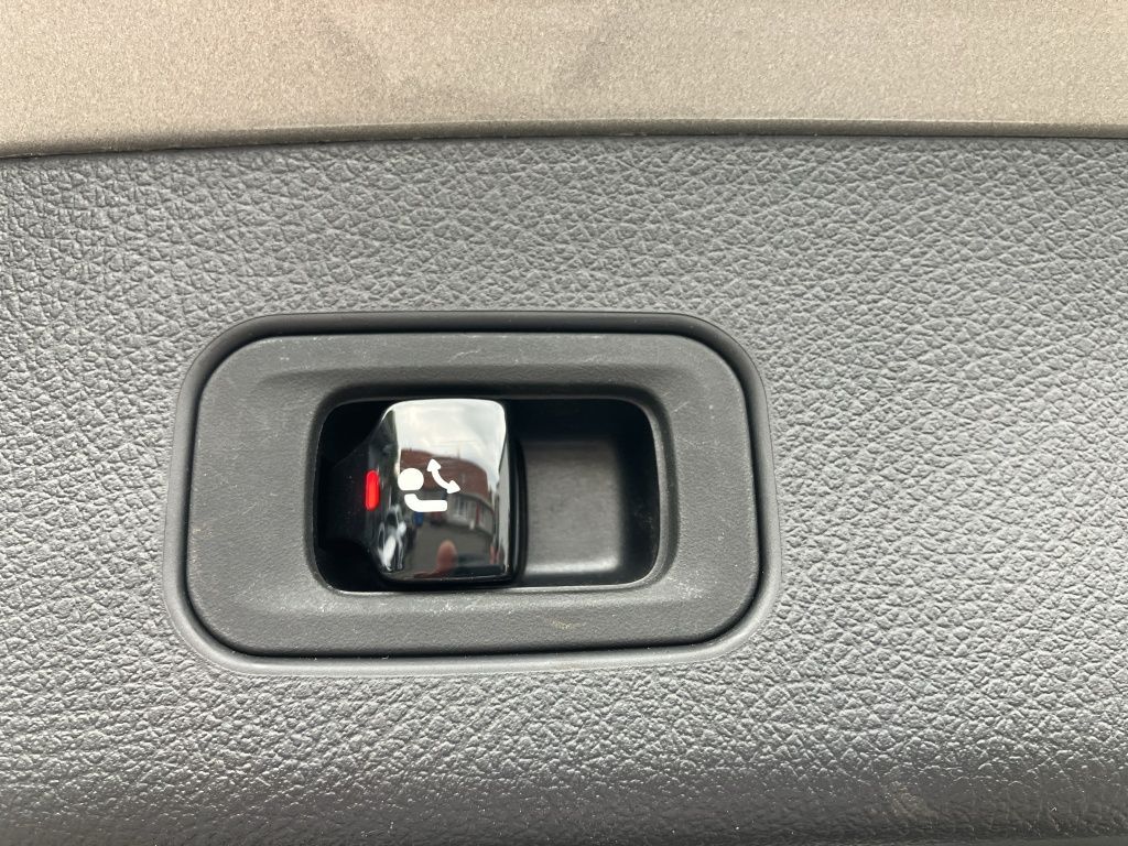 Fahrzeugabbildung Mercedes-Benz GLC 300 e 4M AVANTGARDE*AHK*360°KAM*DIGIT-LIGHT