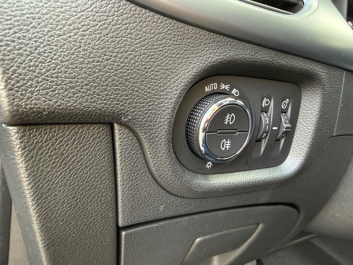 Fahrzeugabbildung Opel Astra K Sports Tourer Edition Start Stop LED App