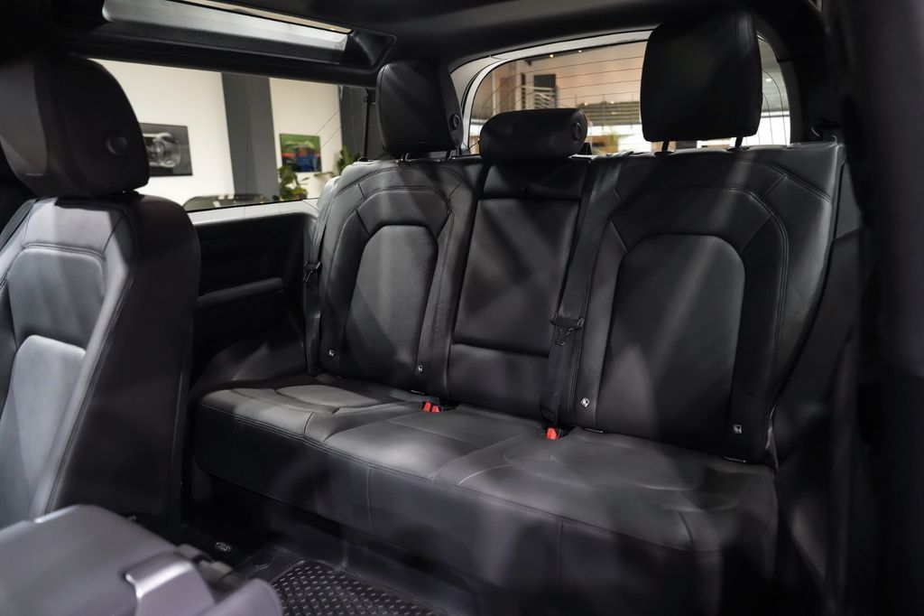 LAND-ROVER Defender 2023