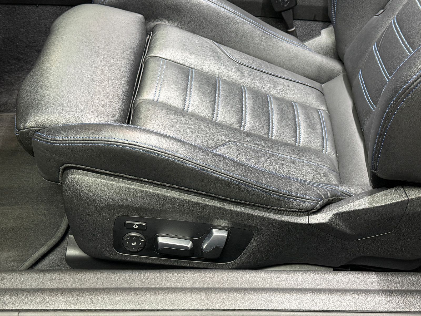 Fahrzeugabbildung BMW BMW M240i xDrive|GRAIL|EVENTURI|M-SItz|LASER|H&K