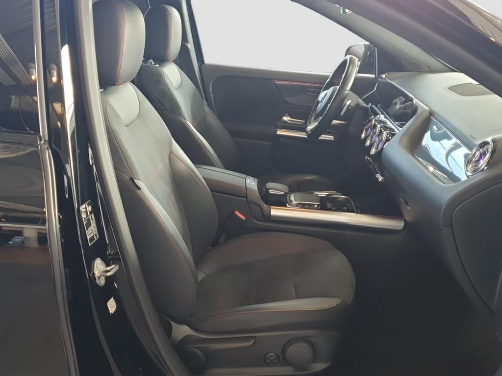 Fahrzeugabbildung Mercedes-Benz GLA 200 AMG*Night*LED*KeyLess*SpurH*ParkAss*RFK