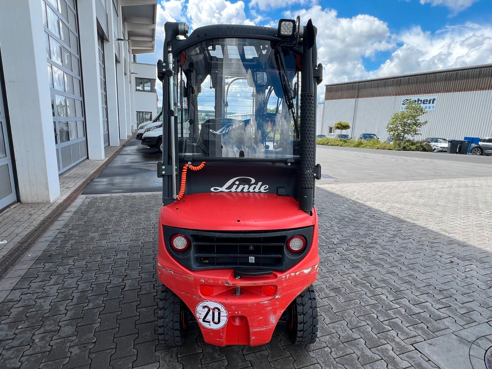 Fahrzeugabbildung Linde H14D-01 / HH 4,6m / 2.252h / Diesel / SS / Waage