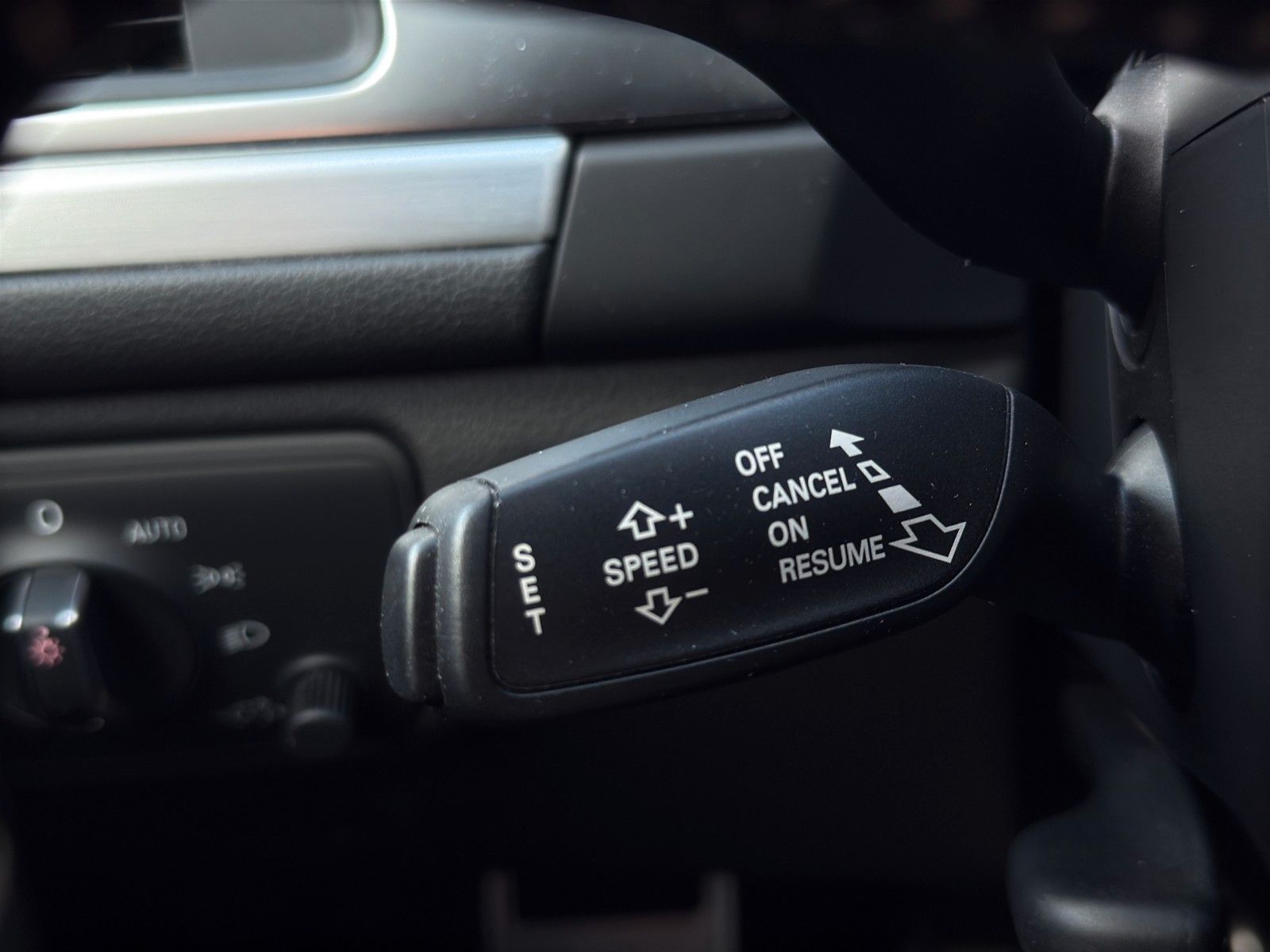 Fahrzeugabbildung Audi A6 Avant 2.0 TDI *S-line*Schalter*AHK*Tempomat*