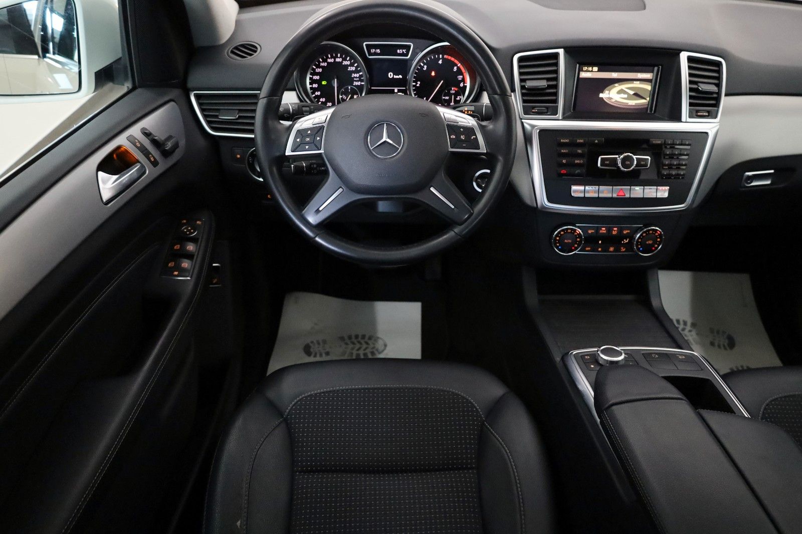 Fahrzeugabbildung Mercedes-Benz ML 250 CDI BT T.Leder,Navi,SD,SH,Park Assist,AHK