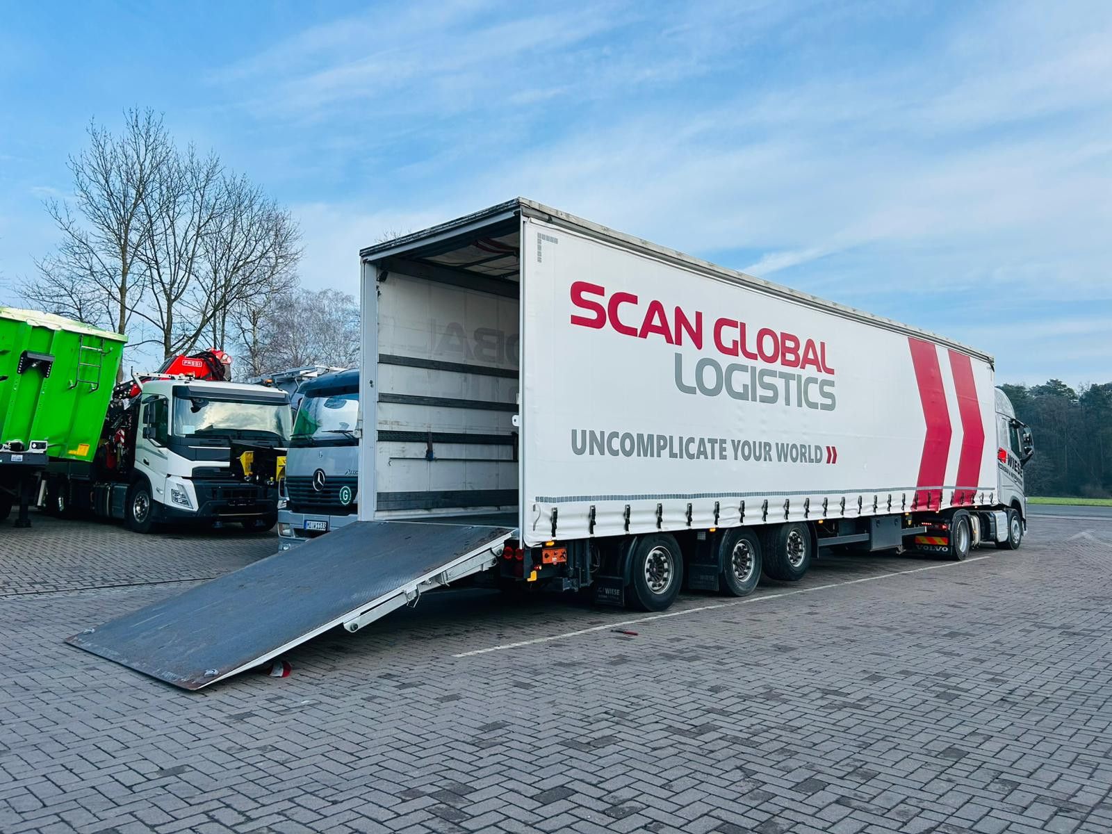 Fahrzeugabbildung Andere Mega Gabelstaplertransporter Ladebordwand9t
