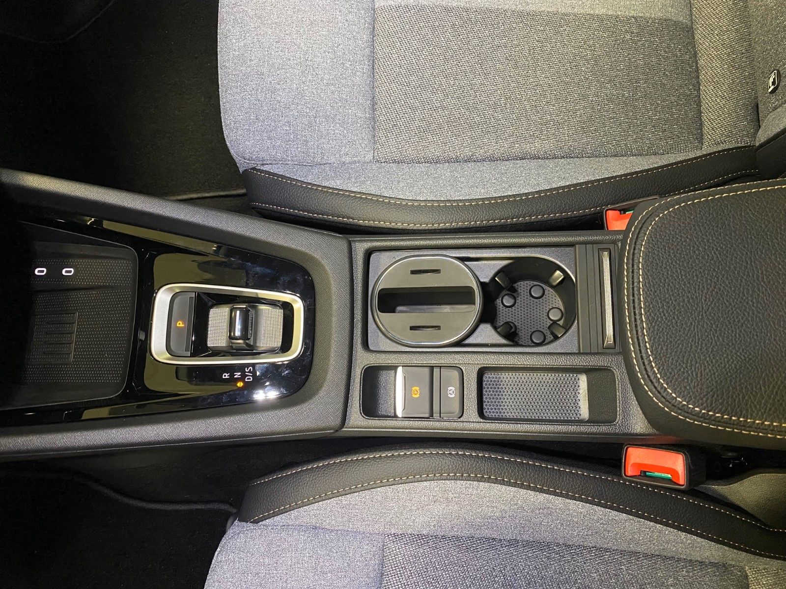 Fahrzeugabbildung SKODA Octavia 1.5 TSI MHEV DSG Selection+NAVI+AHK+ACC+