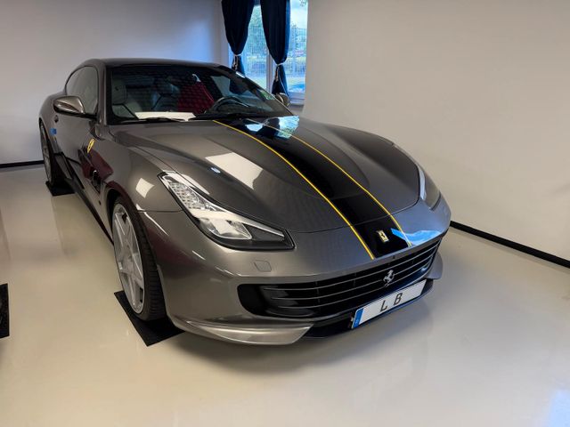 FERRARI GTC4Lusso