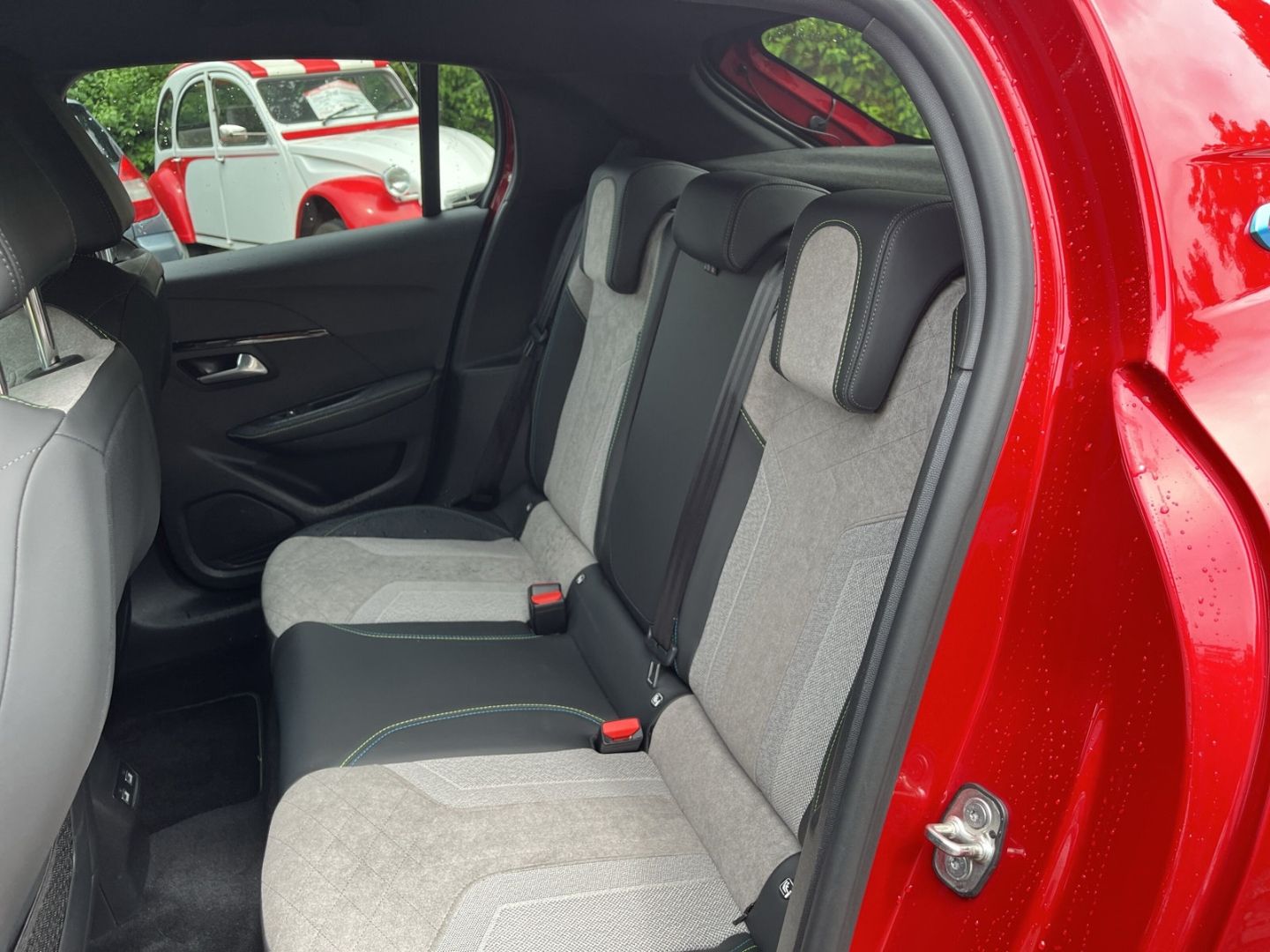 Fahrzeugabbildung Peugeot 208 GT Pack Elekto 136 Navi LED ACC CarPlay SHZ
