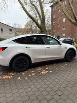 Tesla Model Y Dual Motor AWD  - Tesla Model Y in Duisburg