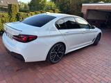BMW M550i xDrive A - AHK, Garantie bis 02.2028,Glasd - gebrauchte BMW M550 aus dem Jahr 2023