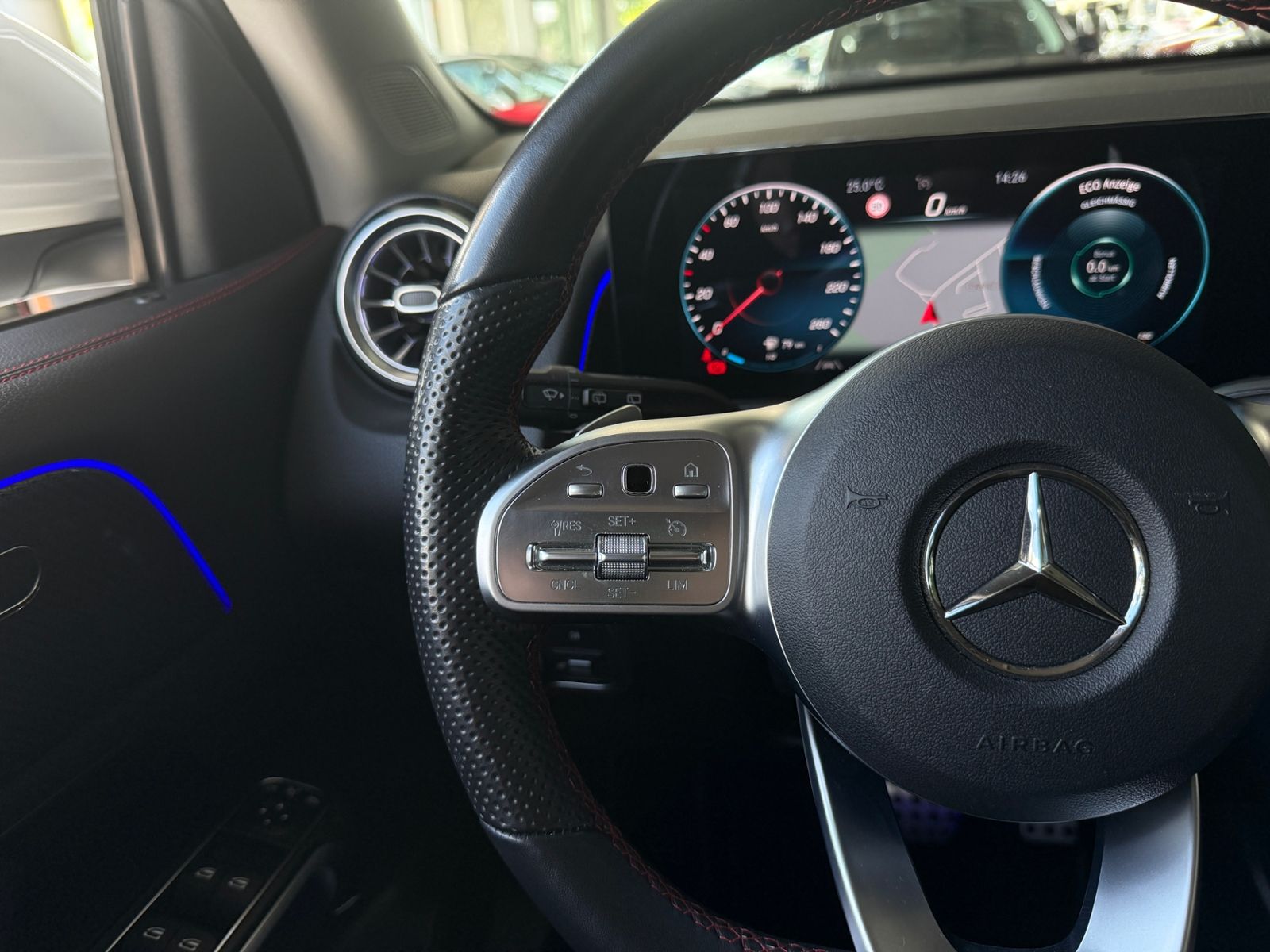 Fahrzeugabbildung Mercedes-Benz GLB 250 AMG Line LED MBUX HIGH NAV RFK 19"