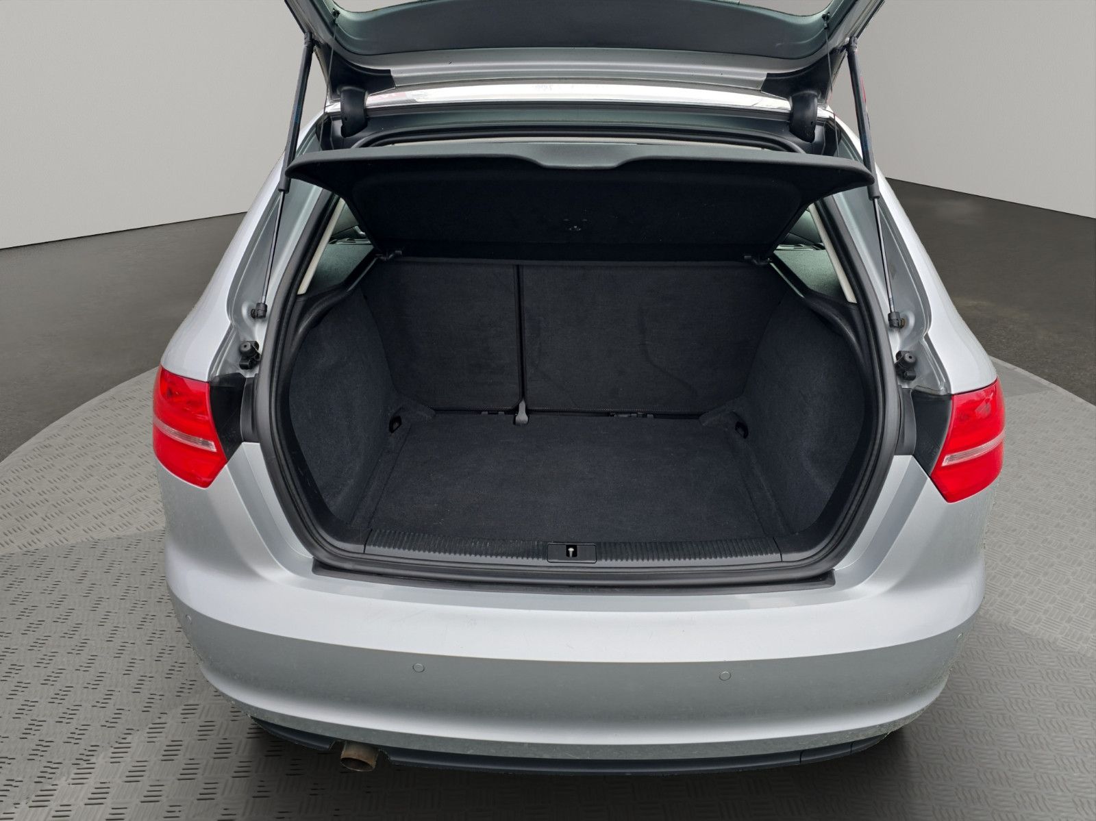 Fahrzeugabbildung Audi A3 Sportback 1.2 TFSI Attraction+Klima+SHZ