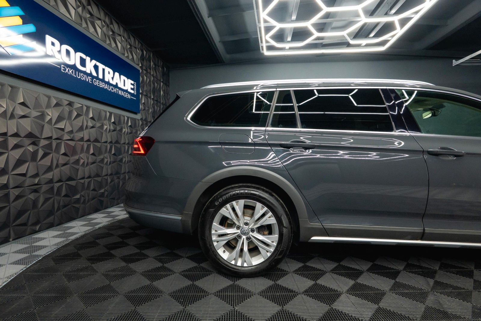 Fahrzeugabbildung Volkswagen Passat Alltrack 4Motion | Massage | LED | ACC