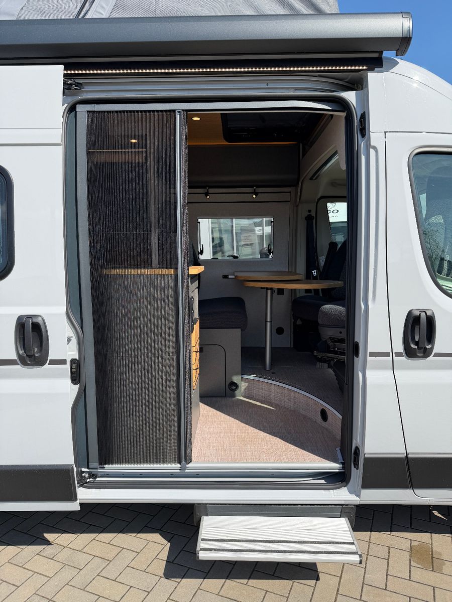 Fahrzeugabbildung HYMER / ERIBA / HYMERCAR Redwood 601 - Voll - 6.871€ sparen!