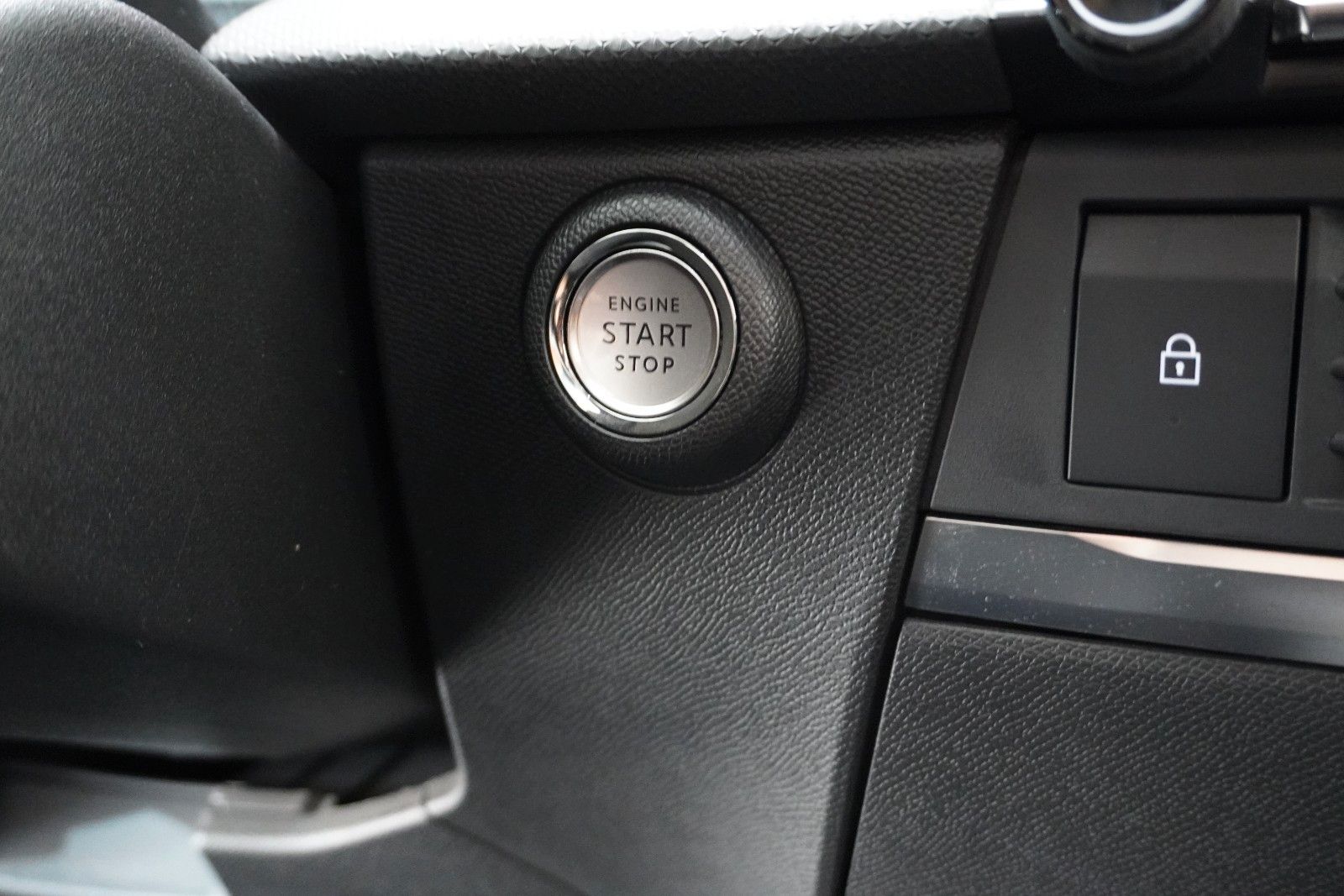 Fahrzeugabbildung Opel Astra L Lim. 1.6 HYBRID EDITION NAVI/KAMERA/AHK