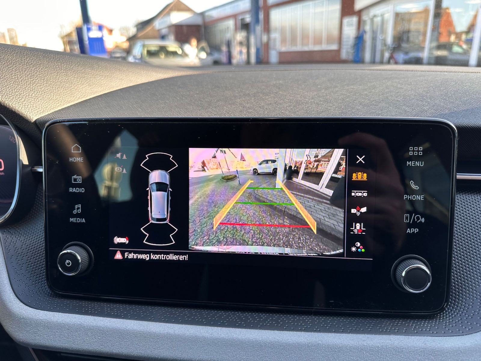 Fahrzeugabbildung SKODA Kamiq Selection 1.0 TSI DSG ACC/LED/PDC/eHeck