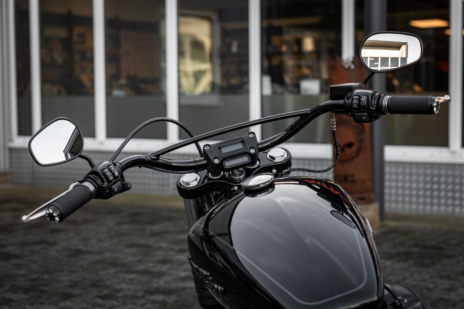 Fahrzeugabbildung Harley-Davidson FXBB STREET BOB Softail  - JEKILL&HYDE