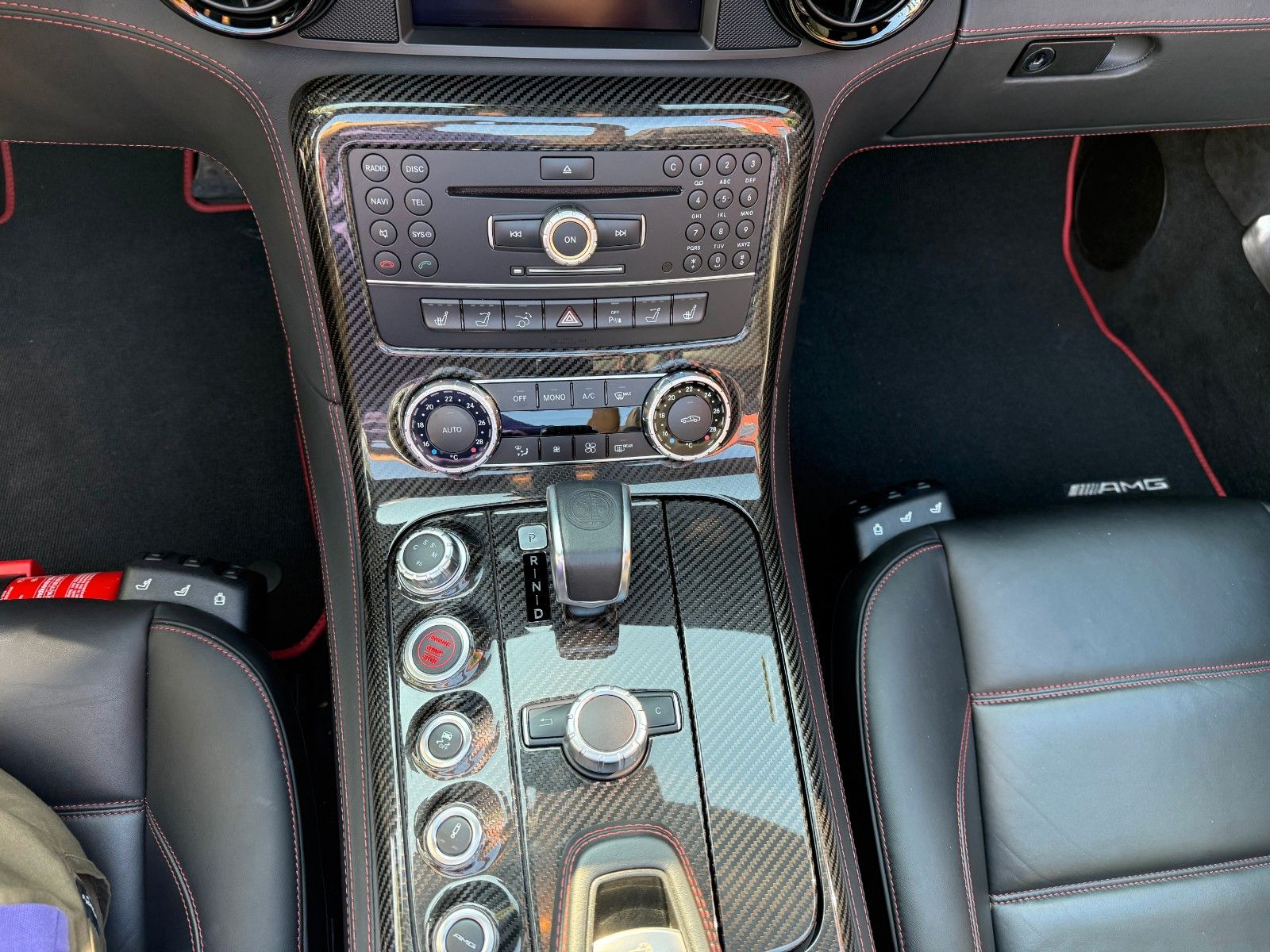 Fahrzeugabbildung Mercedes-Benz SLS AMG 6.2 V8 Roadster GT