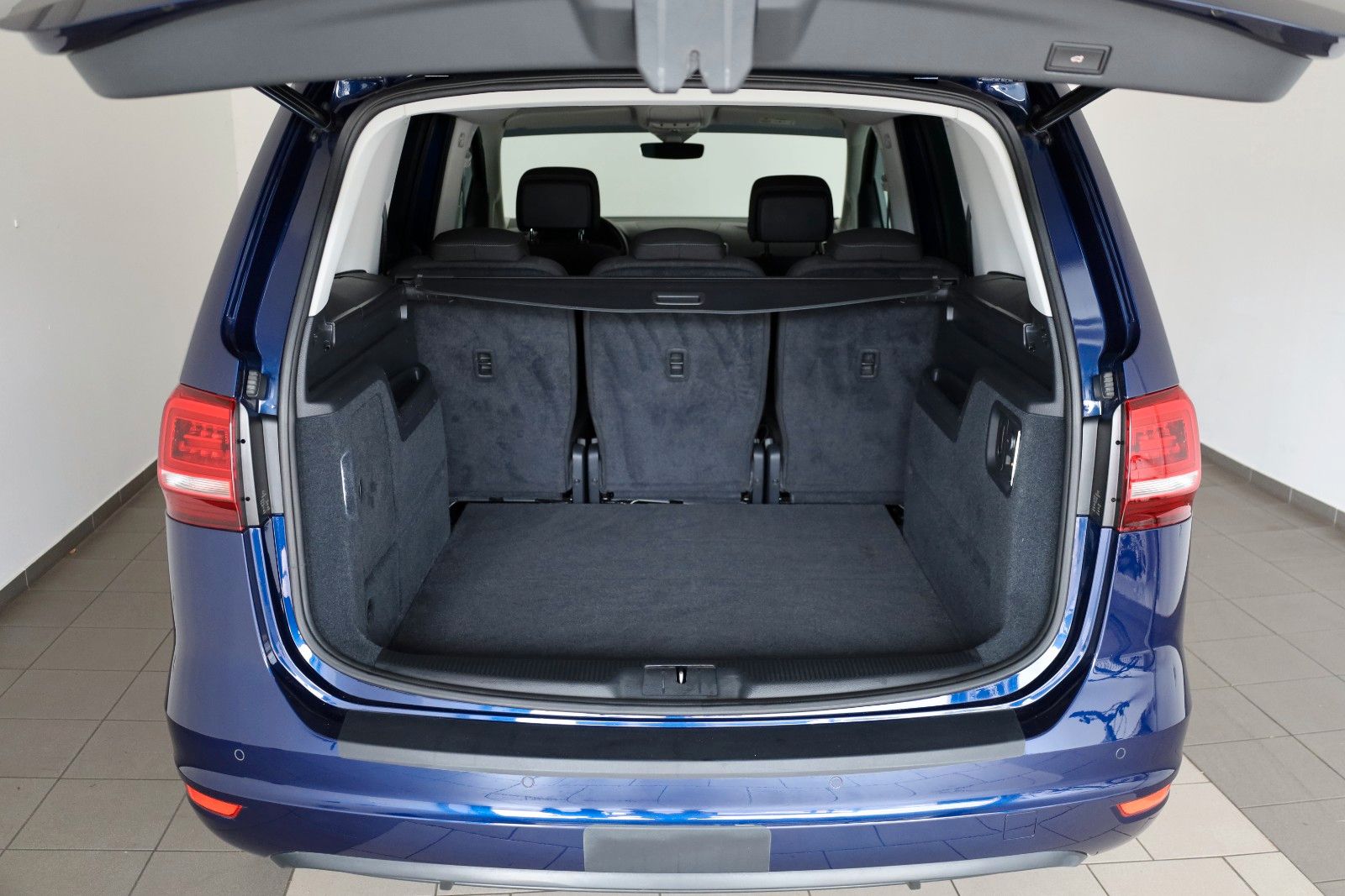 Fahrzeugabbildung Volkswagen Sharan IQ.DRIVE 4M Navi,LED,Panorama,Kamera,SH