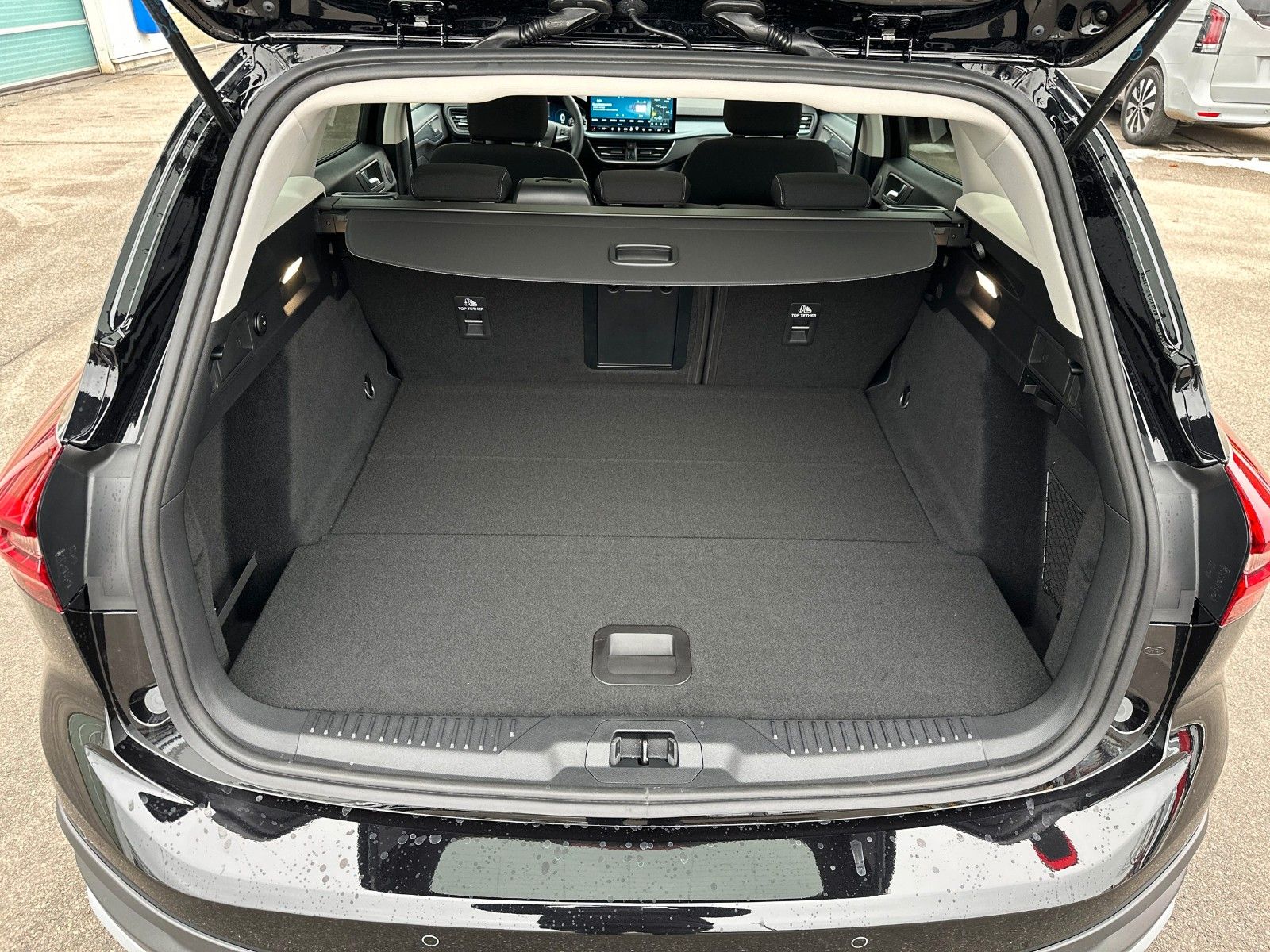 Fahrzeugabbildung Ford Focus Turnier Active X, FAHRASSISTENZPAKET, PANO