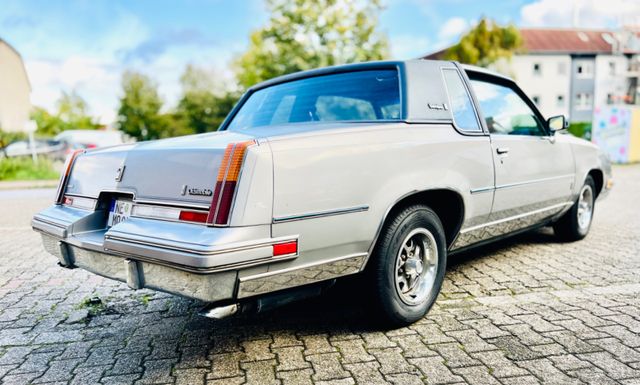 Oldsmobile Oldsmobile Cutlass BROUGHAM