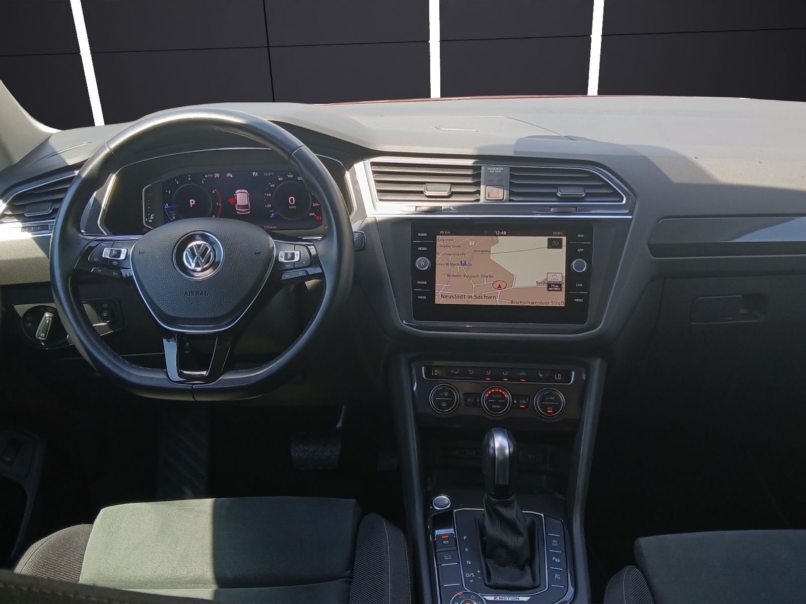 Fahrzeugabbildung Volkswagen Tiguan Allspace TSI 4M R-Line Highline LED AHK N