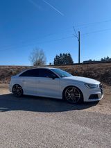 Audi S3 2.0 TFSI S tronic quattro  - Audi S3 mit Benzin-Antrieb: Weiß, Alcantara, Navigationssystem, Limousine