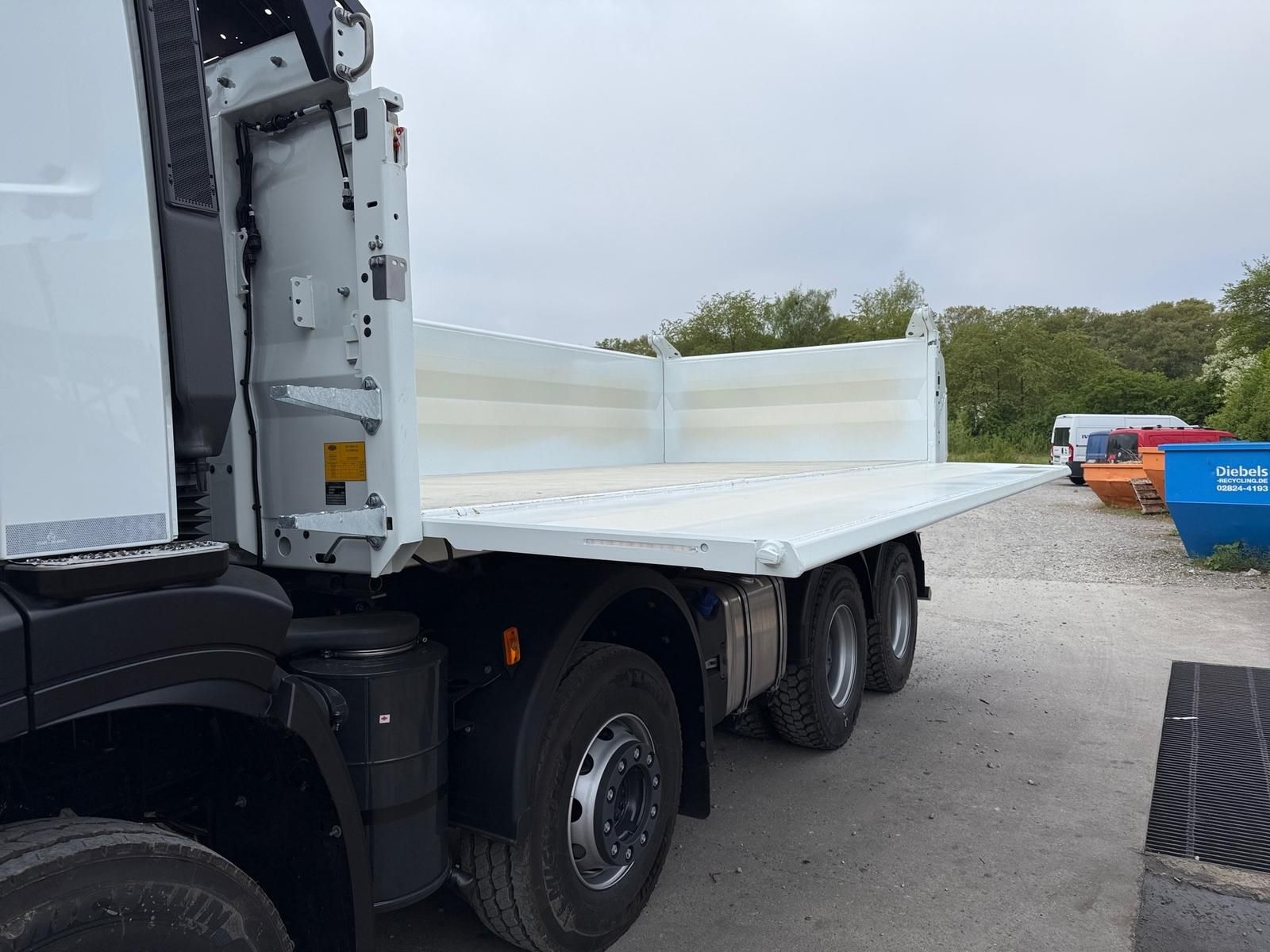 Fahrzeugabbildung Iveco X-Way AD 360X50Z HR OFF Meiller Dreiseitenkipper