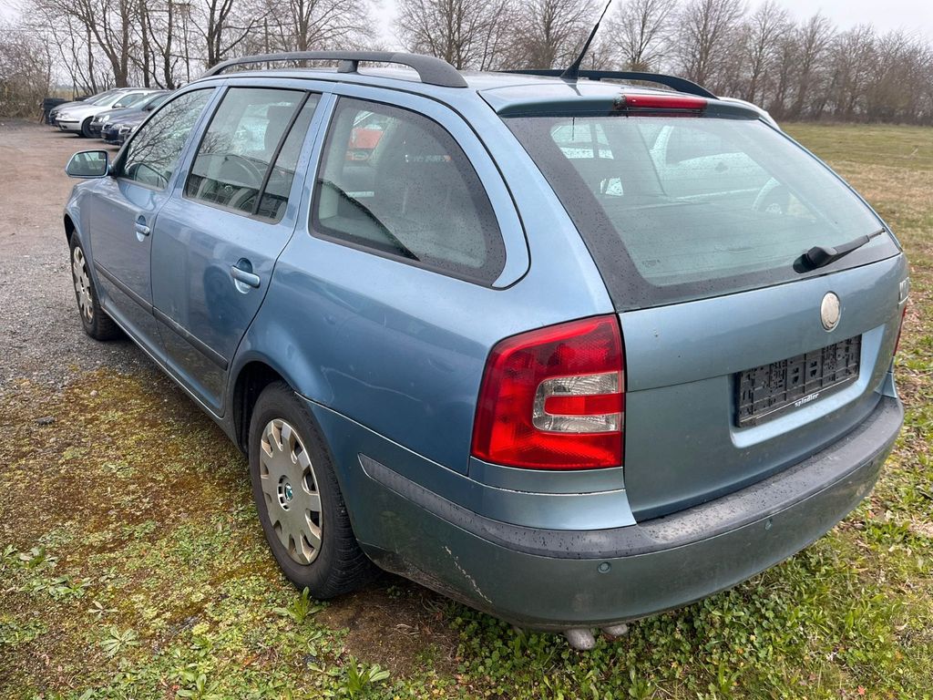 SKODA Octavia Combi 2.0 TDI PD DPF Elegance - Bild 3