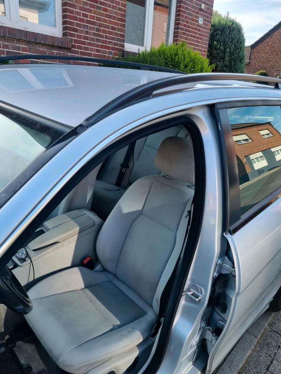 Mercedes-Benz 220 2010 — interior