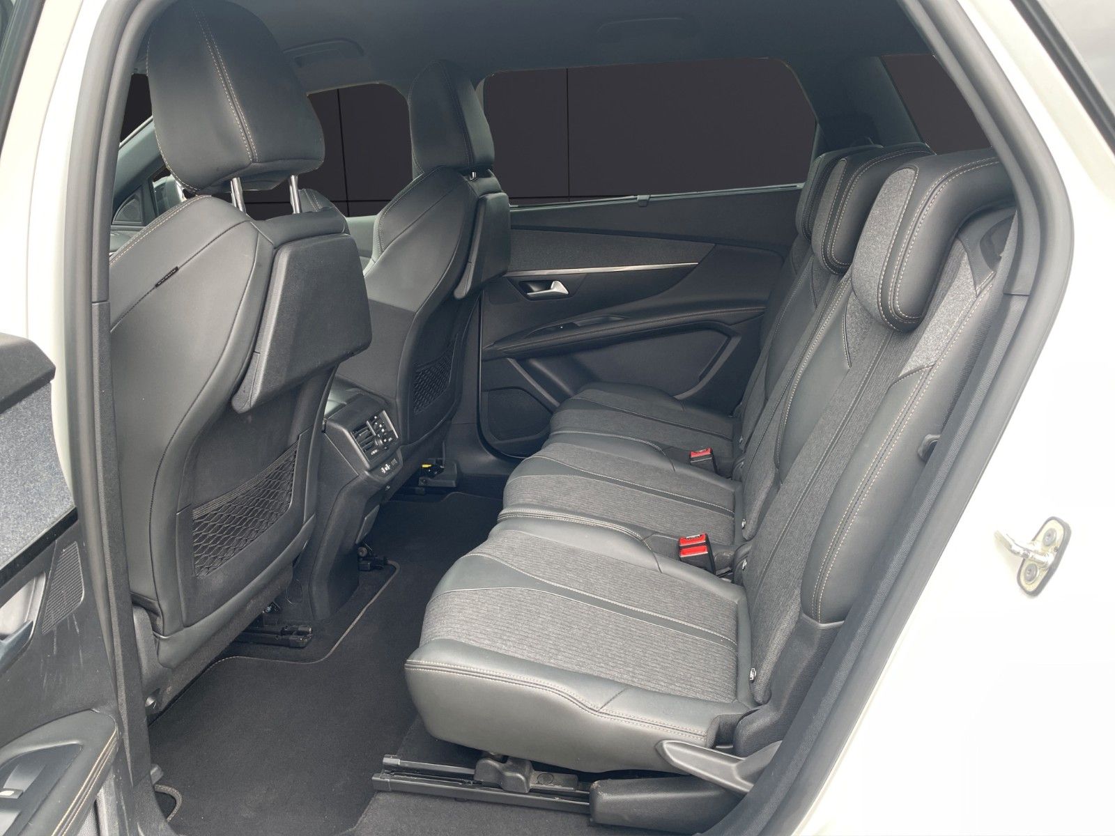 Fahrzeugabbildung Peugeot 5008 GT-Line Business Cam*Shzg*Navi*DAB+*7Sitzer